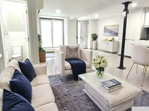 Prédio totalmente remodelado, a estrear, 3 fracções - Setúbal
