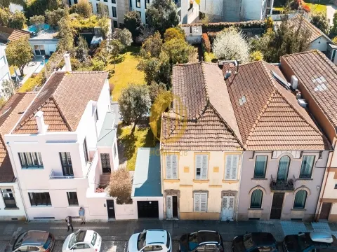 OPORTUNIDADE ÚNICA EM RAMALDE | MORADIA PARA REABILITAR | 286m² TERRENO | PORTO