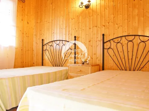 Armazém em formato de casa no Faial, Santana