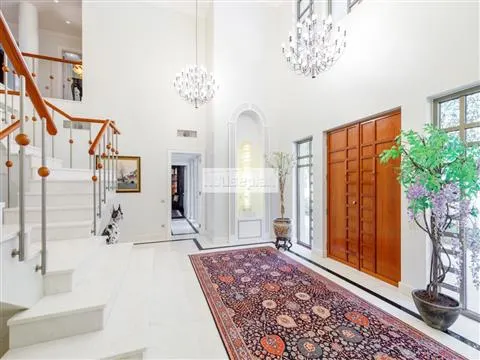 Luxuriöse T5 TRIPLEX-Villa mit Garten und Pool, Lissabon