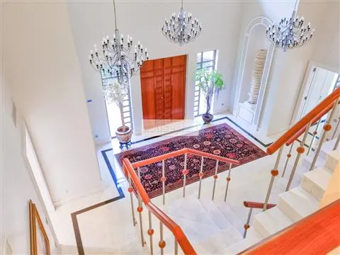 Luxuriöse T5 TRIPLEX-Villa mit Garten und Pool, Lissabon