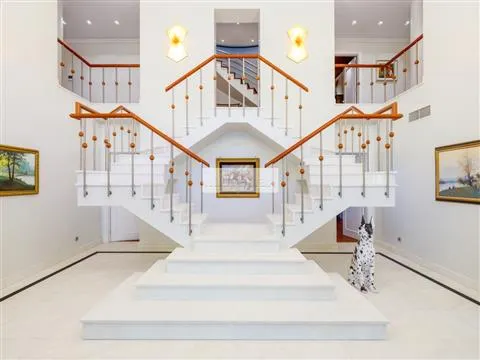 Luxuriöse T5 TRIPLEX-Villa mit Garten und Pool, Lissabon