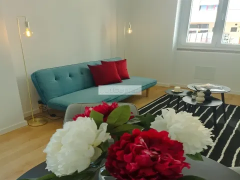 Apartamento T3 totalmente Renovado e mobilado em Benfica