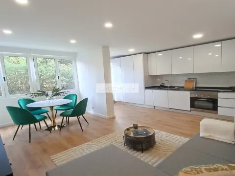 Apartamento T3 totalmente Renovado e mobilado em Benfica