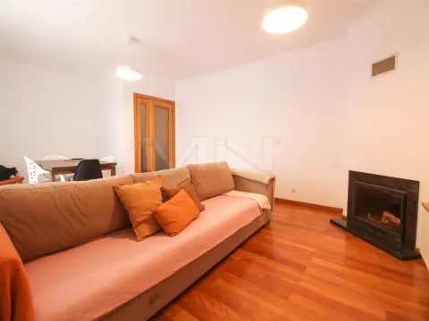 T2 c/ Suite-Garagem Box-Arrumos-Varanda