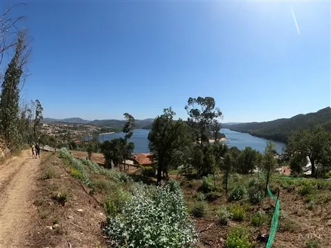 Terreno Exclusivo de 1.600 m² com Vista Panorâmica para o Rio Douro | Melres, Gondomar