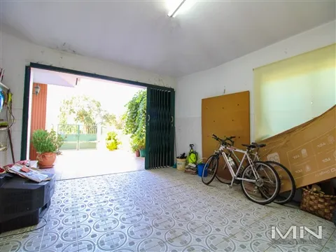 Moradia T4 de Gaveto em Gondomar: Luxo, Sol e Acesso Imediato à A41