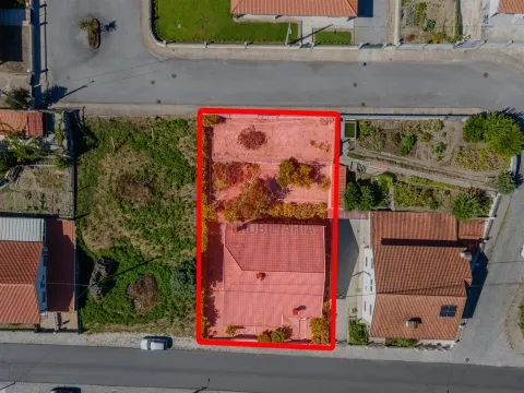 MORADIA T4 + 1 JUNTO AO CENTRO DA CIDADE!