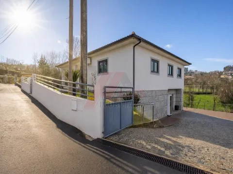 Moradia com Terreno e Espaços Amplos – 5 min de Fafe!