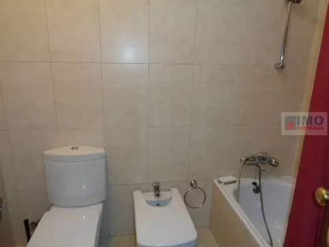 UM QUARTO DISPONÍVEL p/ Rapaz - T4 - Calçada Alta - UBI