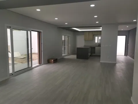 Moradia Isolada V4 c/ Piscina - Térrea - Fernão Ferro