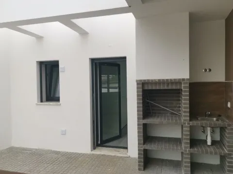 Moradia Isolada V4 c/ Piscina - Térrea - Fernão Ferro