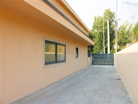 Moradia T3 Térrea totalmente Remodelada em Lordelo, Guimarães