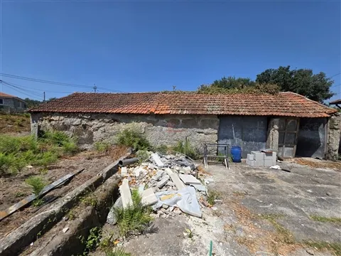 Moradia para Restauro Total em Lordelo, Guimarães