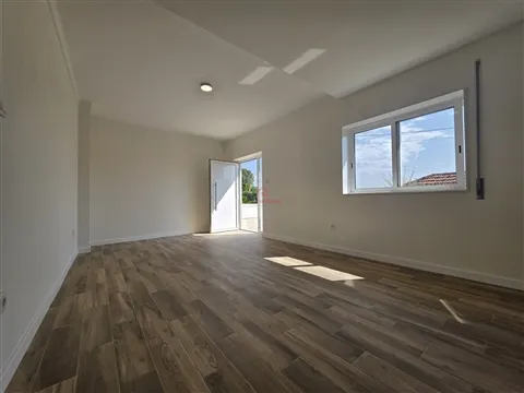 Andar Moradia T3 para Arrendamento em Lordelo, Guimarães