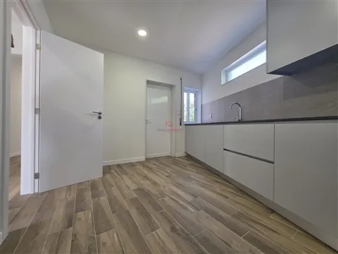 Andar Moradia T3 para Arrendamento em Lordelo, Guimarães