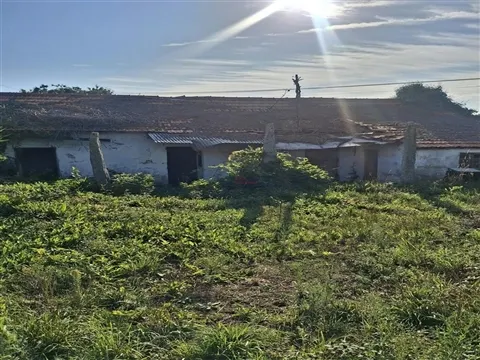 Moradia T2 e Armazém para Restauro em Carreira, Vila Nova de Famalicão