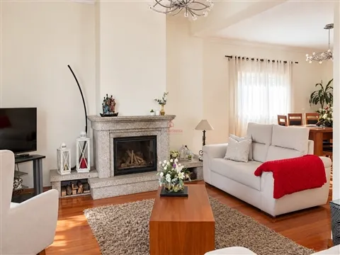 Moradia T3 em Vila das Aves, Santo Tirso