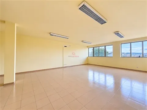 Loja com 60m2 para Venda no Centro de São Martinho do Campo, Santo Tirso