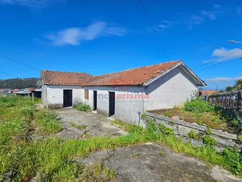 Moradia Térrea para Restauro em Codessos, Paços de Ferreira