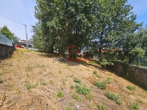 Lote de terreno para construção com 560m2 em Lordelo, Guimarães