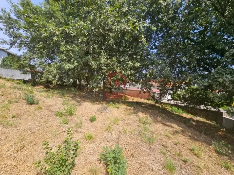 Lote de terreno para construção com 560m2 em Lordelo, Guimarães