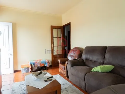 T2+1 Apartment Floor in Lordelo, Guimarães