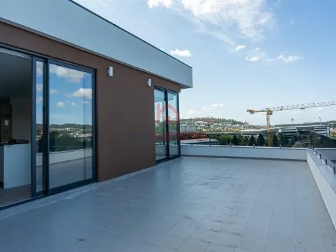 Apartamento T3 Novo, No Último Piso, Centro de Paços de Ferreira