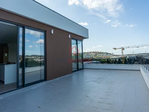 Apartamento T3 Novo, No Último Piso, Centro de Paços de Ferreira