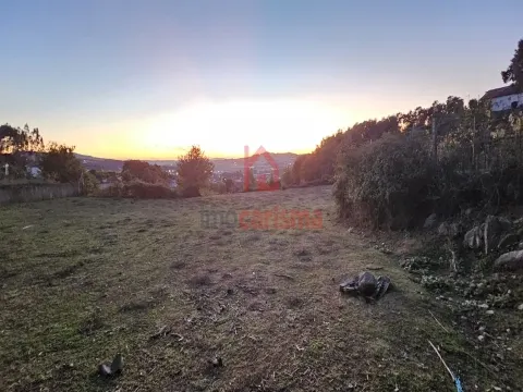 Terreno com 3.242,66m2 em Serzedelo, Guimarães