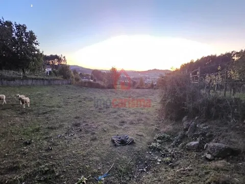 Terreno com 3.242,66m2 em Serzedelo, Guimarães