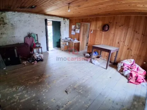 House for Total Restoration and Land with a total area of 5,890m2 in São Mamede de Negrelos, Santo T