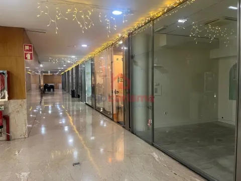 Loja no São Francisco Centro Para Arrendamento em Guimarães