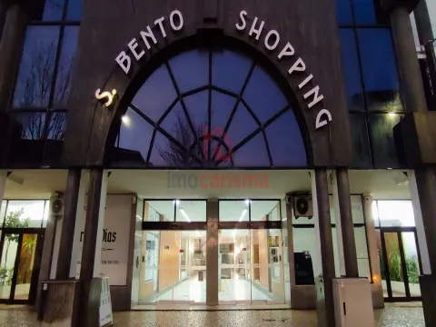 Loja para venda com 56m2 no centro de Santo Tirso