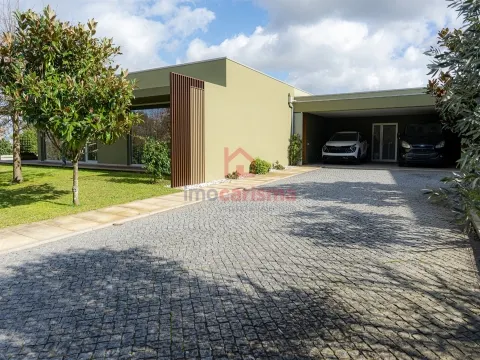 Moradia Térrea T2+1 Semi Nova com Piscina em Roriz, Santo Tirso