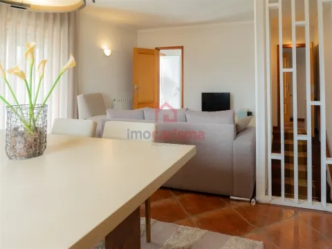 Moradia T4 transformada em T5 em Sanfins de Ferreira, Paços de Ferreira