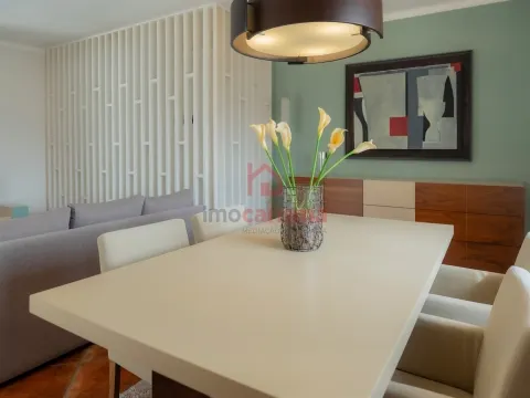 Moradia T4 transformada em T5 em Sanfins de Ferreira, Paços de Ferreira