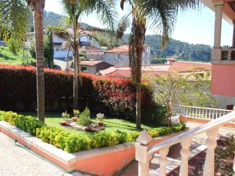 Ground-floor 3-Bedroom House in São Tomé de Negrelos, Santo Tirso
