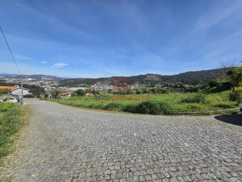 Lote de terreno com 960m2 em São Mamede de Negrelos, Santo Tirso