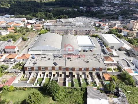 Moradia em Banda T3 em Vila das Aves, Santo Tirso