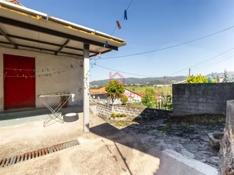 Moradia T1 para Restauro em Roriz, Santo Tirso