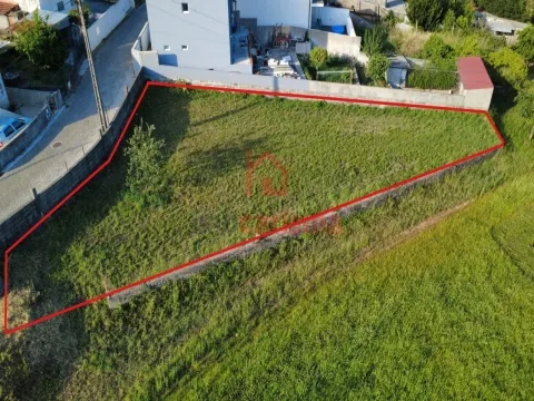 Terreno para Construção com 620m² em Santa Cristina do Couto, Santo Tirso