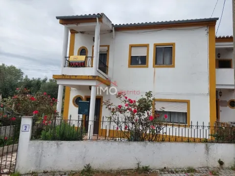 Twee onder één kap 5 kamerwoning