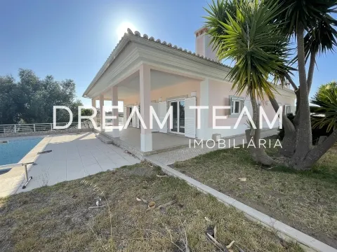 Moradia T3 + 2 com Piscina em Sesimbra