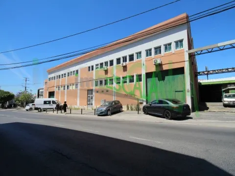 Armazém industrial no concelho de Loures