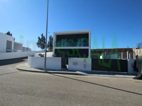 Moradia T4 no centro do Cartaxo