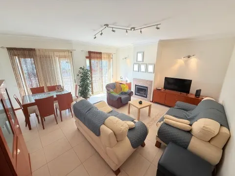 3 bedroom apartment with terrace - Tavarede!