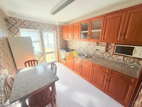  4-bedroom apartment with garage in the city center