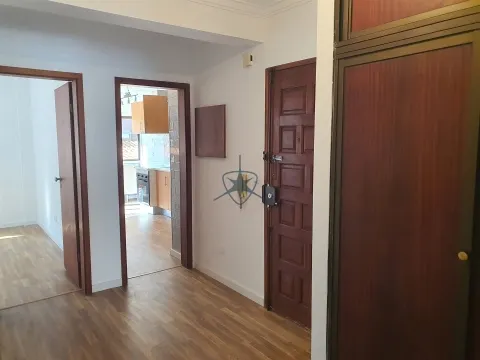 Apartamento T2, R/C, Remodelado - Saldanha, Montijo