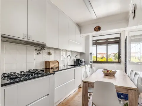 Apartamento Remodelado T3 c/arrecadação - Saldanha, Montijo